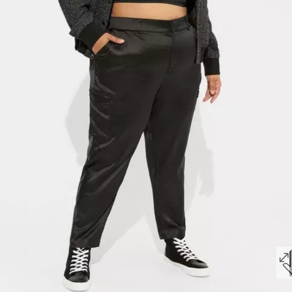 Torrid Women's Plus Size Relaxed Taper Satin Cargo Pant Size 20 Black Festival - Picture 1 of 12